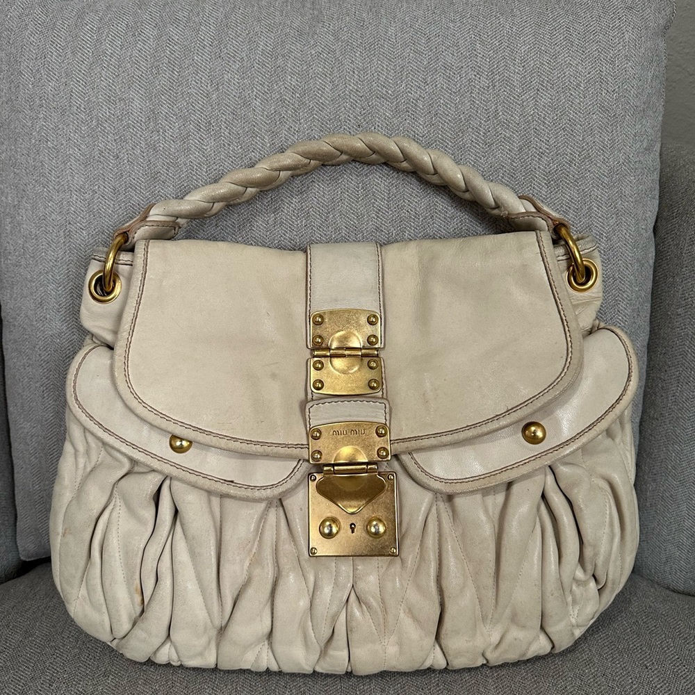 ✅ Authentic MIU MIU Lambskin Matelasse Coffer Hobo